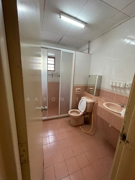 Rumah Teres 2 Tingkat untuk Disewa di Bandar Sri Damansara (Selangor) - Aaron Tang - Bathroom - PropertyGuru.com.my
