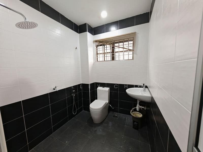 Bungalow for Sale in Kulai (Johor) - Calley Chin - Bathroom - PropertyGuru.com.my