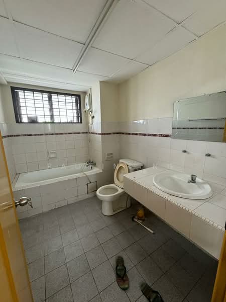 Pangsapuri untuk Disewa di Seri Mutiara Apartment - Pauline Ng - Bathroom - PropertyGuru.com.my