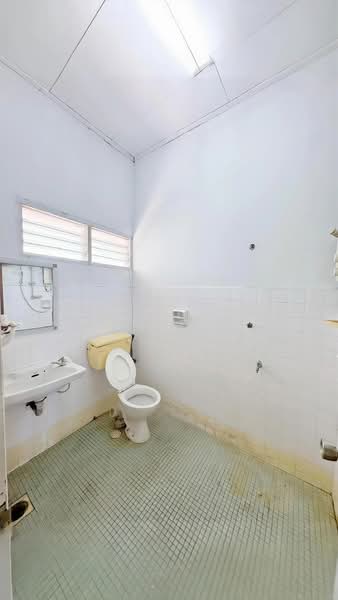 2-storey Terraced House for Sale in Taman Pelangi (Johor Bahru) - RUHIDAFI HAMIDON - Bathroom - PropertyGuru.com.my