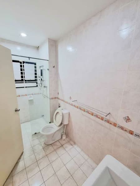 Semi-Detached House for Sale in Taman Mutiara Indah (Puchong) - Evan Goh - Bathroom - PropertyGuru.com.my