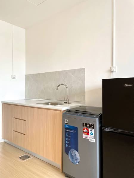 Servis Apartment untuk Disewa di The Pano - Kim Ling - Pantry - PropertyGuru.com.my