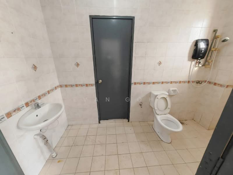 Semi-Detached House for Sale in Taman Mutiara Indah (Puchong) - Evan Goh - Bathroom - PropertyGuru.com.my