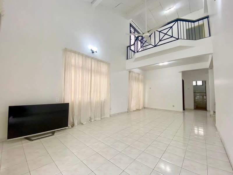 Rumah Berkembar untuk Dijual di Taman Megah Ria (Masai) - Brown Cheng - Living Room - PropertyGuru.com.my