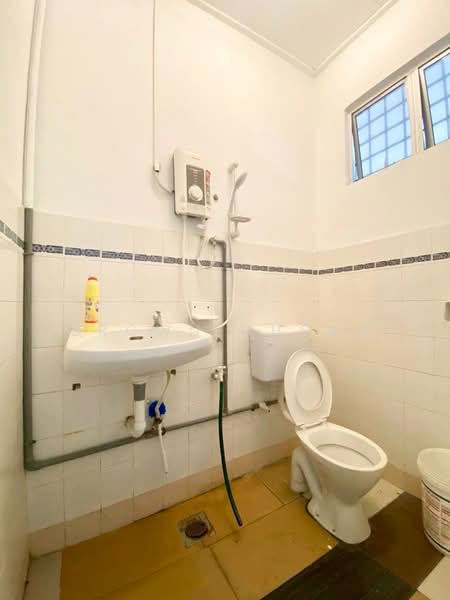 Semi-Detached House for Sale in Taman Megah Ria (Masai) - Brown Cheng - Bathroom - PropertyGuru.com.my