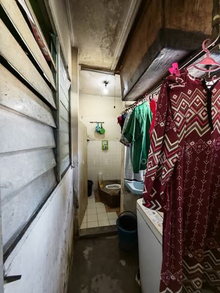 Rumah Flat untuk Dijual di Taman Daya - Jalan Bertam 1, 10 and 16 - Annie Low - Bathroom - PropertyGuru.com.my