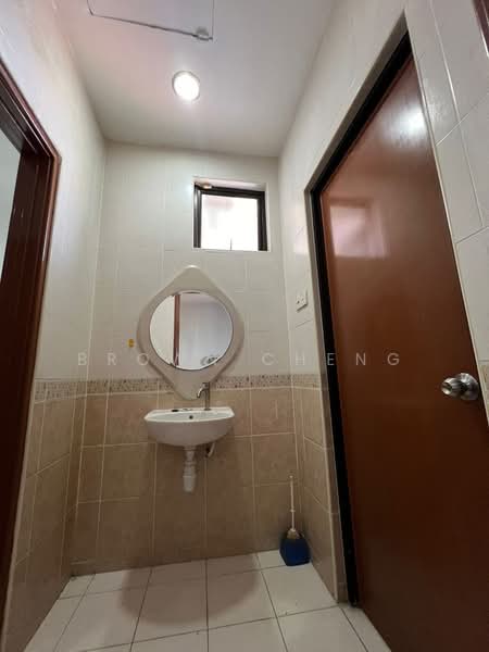 2-storey Terraced House for Rent in Taman Sutera Utama (Skudai) - Brown Cheng - Bathroom - PropertyGuru.com.my