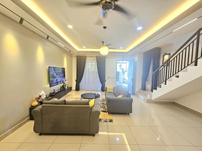 Rumah Teres 2 Tingkat untuk Dijual di Bandar Rimbayu (Telok Panglima Garang) - Leon Goh - Living Room - PropertyGuru.com.my