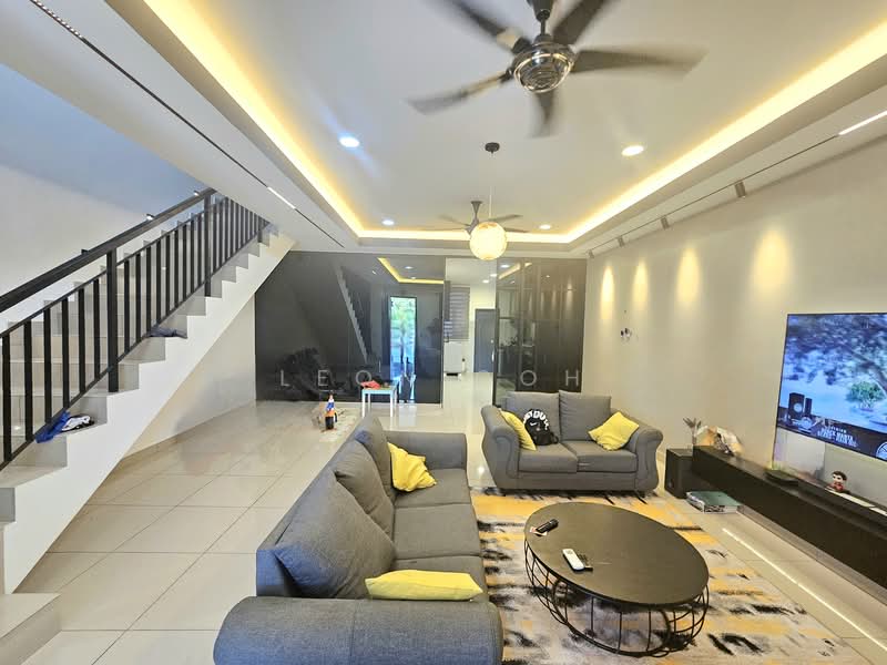Rumah Teres 2 Tingkat untuk Dijual di Bandar Rimbayu (Telok Panglima Garang) - Leon Goh - Living Room - PropertyGuru.com.my