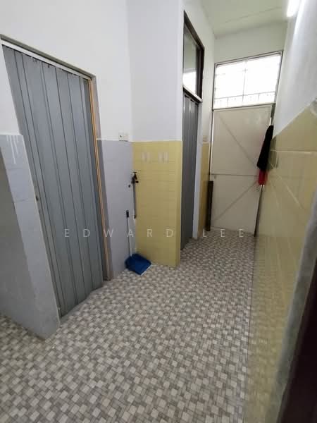 1-storey Terraced House for Rent in Taman Iping (Batu Maung) - Edward Lee - Corridor - PropertyGuru.com.my