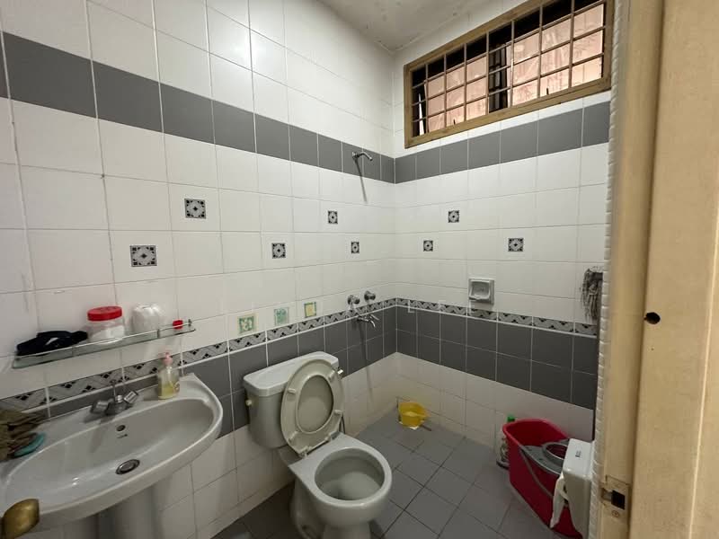 2-storey Terraced House for Rent in Johor Bahru (Johor) - Linda Lee - Bathroom - PropertyGuru.com.my