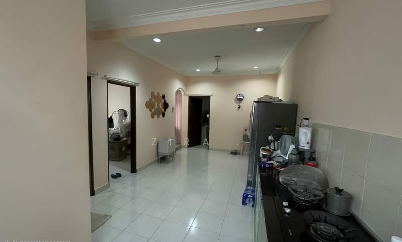 Rumah Teres 1 Tingkat untuk Dijual di Bandar Putra (Kulai) - Zira . - Living Room - PropertyGuru.com.my