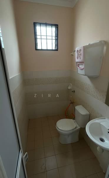 Rumah Teres 1 Tingkat untuk Dijual di Bandar Putra (Kulai) - Zira . - Bathroom - PropertyGuru.com.my