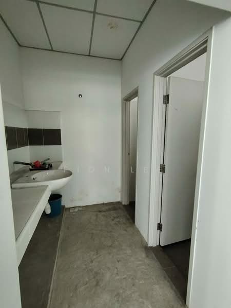 Shop for Rent in Bandar Dato Onn (Tebrau) - Fion Lee - Bathroom - PropertyGuru.com.my