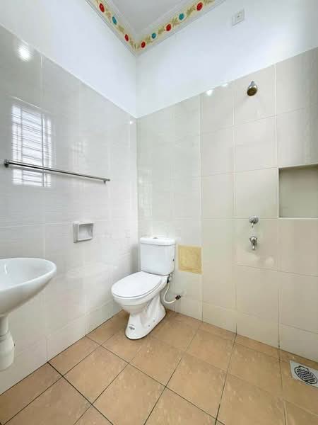 Rumah Banglo untuk Dijual di Mutiara Rini (Skudai) - Kennedy Looi - Bathroom - PropertyGuru.com.my