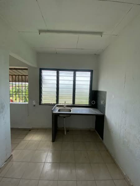 Rumah Flat untuk Disewa di Taman Bakap Indah - Sunny Lok - Kitchen - PropertyGuru.com.my