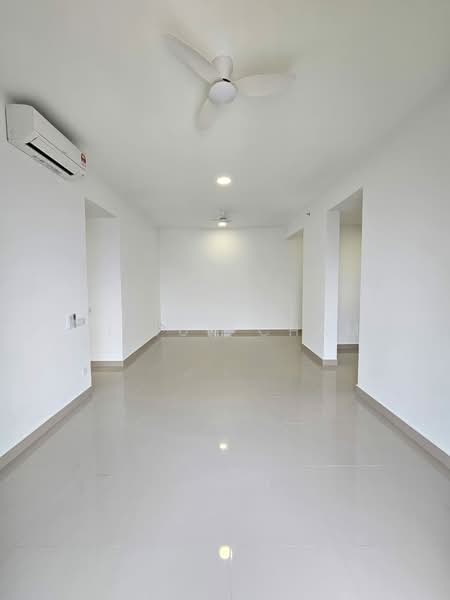 Servis Apartment untuk Disewa di Residensi Ava @ Kiara Bay - Yi Jun Cham - Living Room - PropertyGuru.com.my
