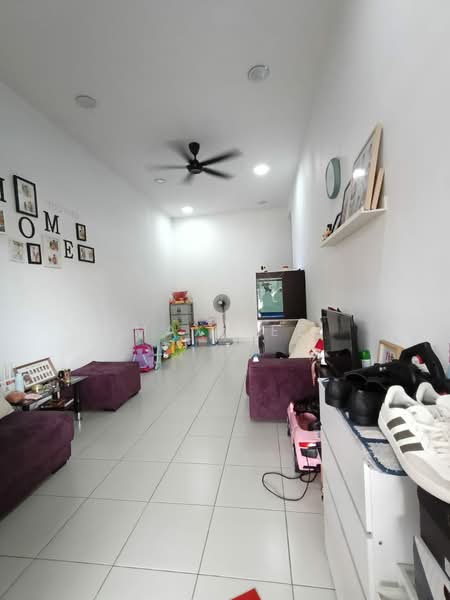 Rumah Teres 1 Tingkat untuk Dijual di Bandar Putra (Kulai) - Max Yee - Living Room - PropertyGuru.com.my