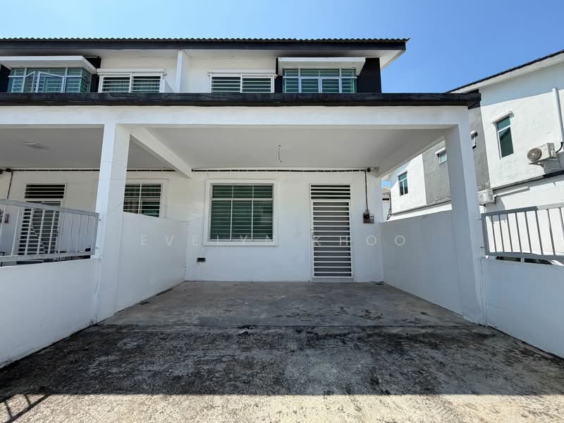 2-storey Terraced House for Sale in Taman Kundang Jaya (Rawang) - Evelyn Khoo - Car Porch - PropertyGuru.com.my