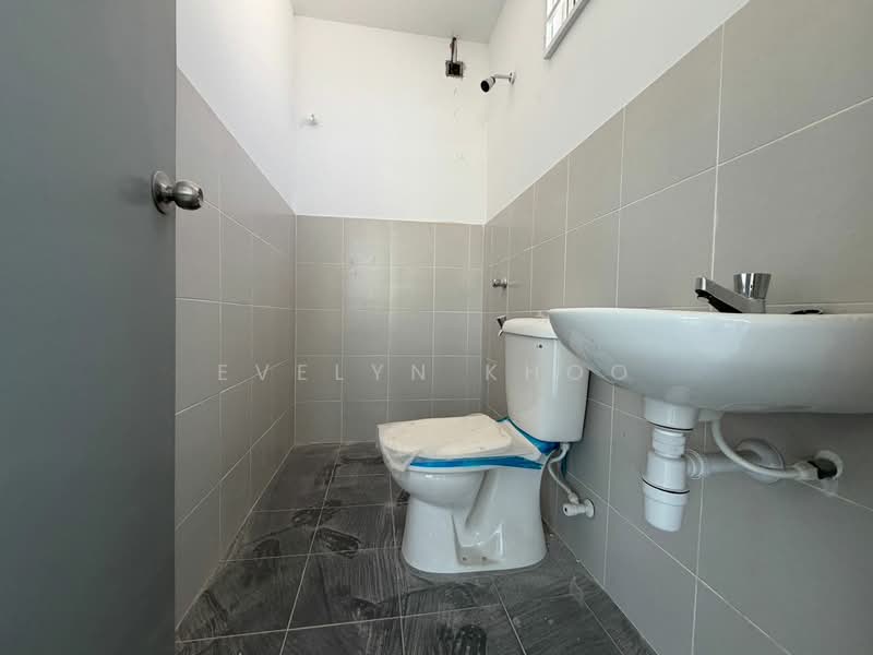2-storey Terraced House for Sale in Taman Kundang Jaya (Rawang) - Evelyn Khoo - Bathroom - PropertyGuru.com.my