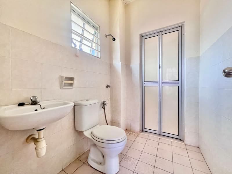 Semi-Detached House for Sale in Bandar Bukit Mahkota (Bangi) - Fazri Omar - Bathroom - PropertyGuru.com.my