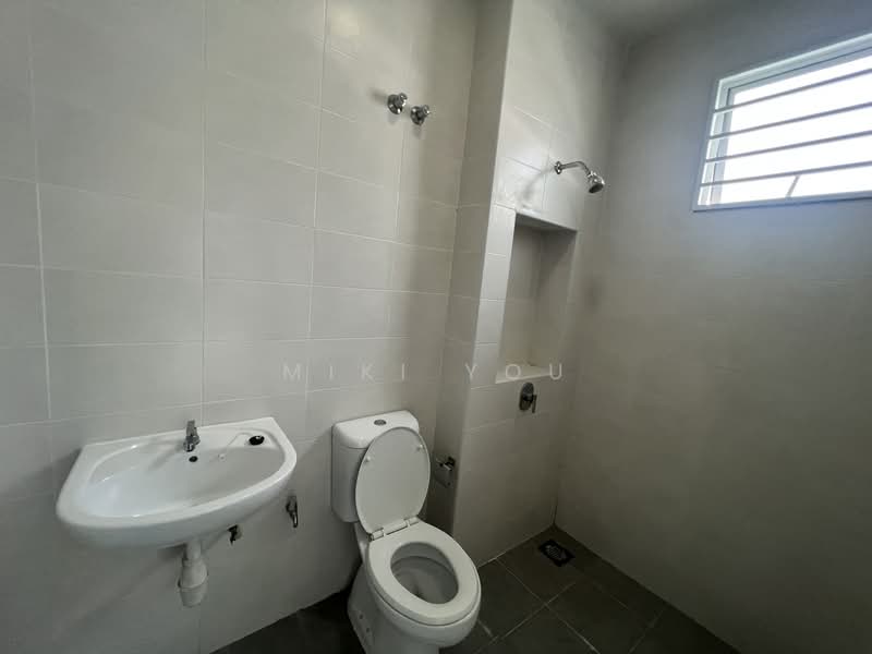 Rumah Teres 2 Tingkat untuk Disewa di Bandar Saujana Putra (Tanjong Duabelas) - Miki You - Bathroom - PropertyGuru.com.my
