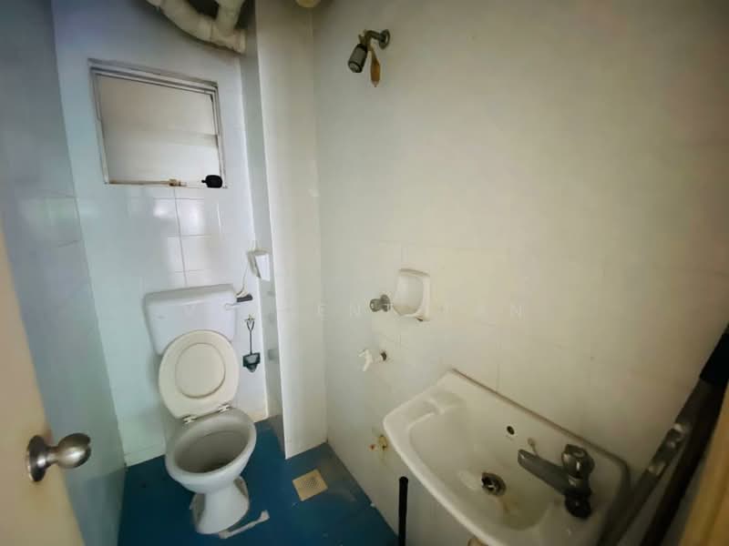 Apartment for Rent at Flora Damansara Apartment - Vincent Tan - Bathroom - PropertyGuru.com.my