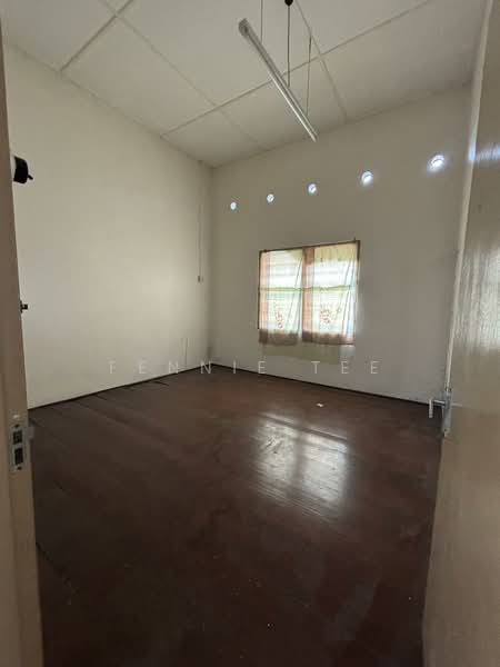 Rumah Berkembar untuk Dijual di Teluk Intan (Perak) - Fennie Tee - Bedroom - PropertyGuru.com.my