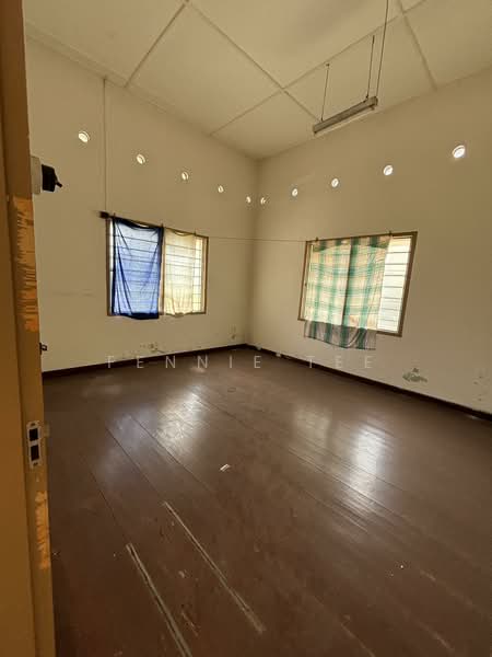 Rumah Berkembar untuk Dijual di Teluk Intan (Perak) - Fennie Tee - Bedroom - PropertyGuru.com.my