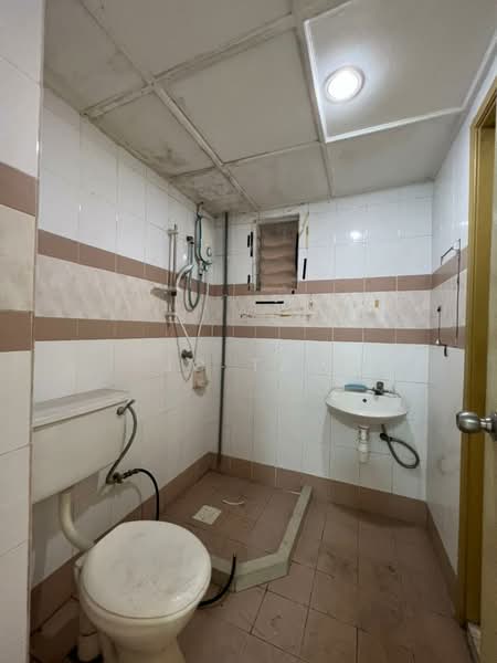 Servis Apartment untuk Dijual di Rhythm Avenue - JC Tay - Bathroom - PropertyGuru.com.my
