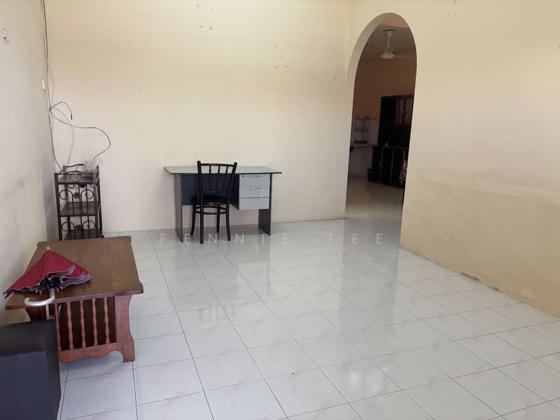 1-storey Terraced House for Rent in Taman Impian (Teluk Intan) - Fennie Tee - Living Room - PropertyGuru.com.my