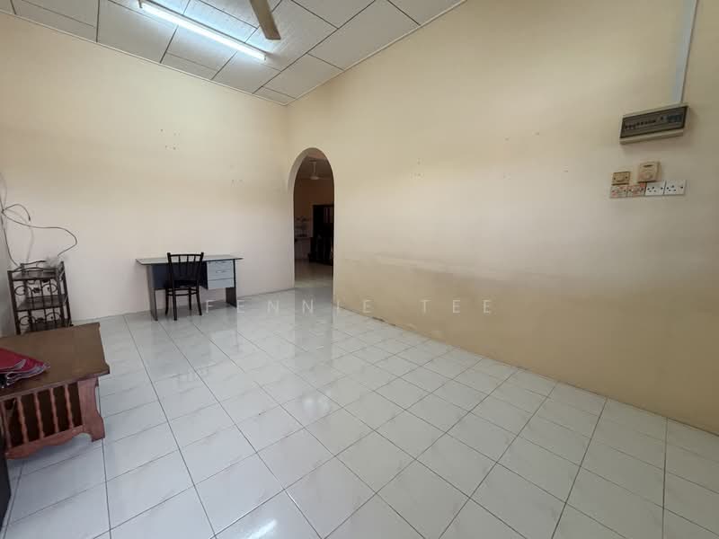 1-storey Terraced House for Rent in Taman Impian (Teluk Intan) - Fennie Tee - Living Room - PropertyGuru.com.my