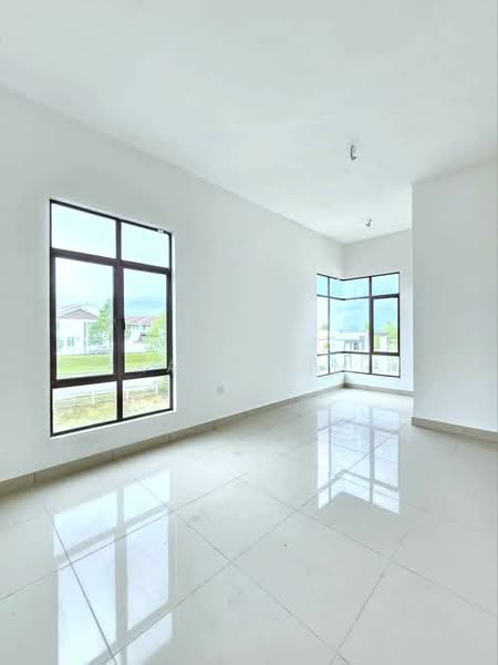 2-storey Terraced House for Sale in Taman Seri Austin (Tebrau) - Karl Lim - Living Room - PropertyGuru.com.my