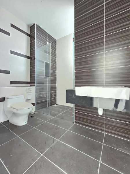 2-storey Terraced House for Sale in Taman Seri Austin (Tebrau) - Karl Lim - Bathroom - PropertyGuru.com.my