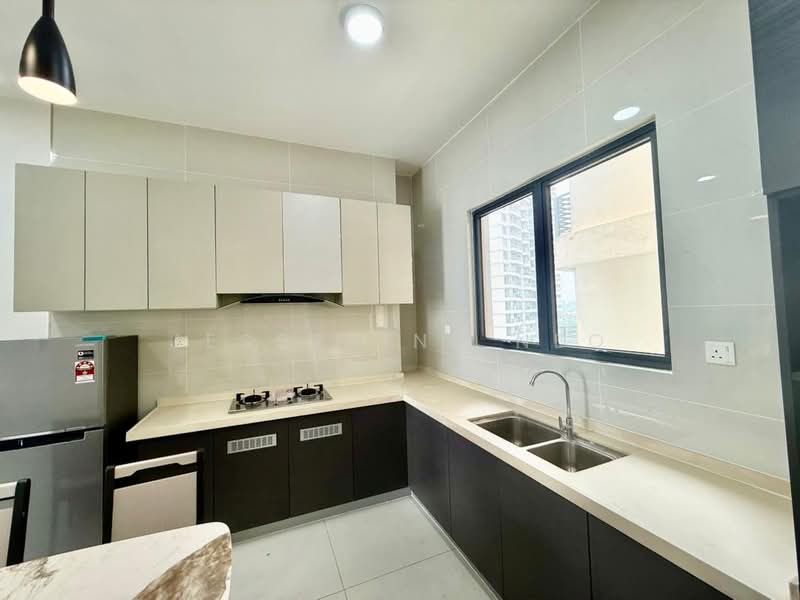 Condominium for Rent at Kings Bay @ Country Garden Danga Bay - Jesserine Neo - Kitchen - PropertyGuru.com.my