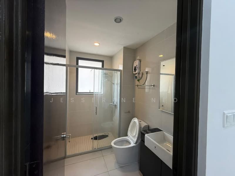 Condominium for Rent at Kings Bay @ Country Garden Danga Bay - Jesserine Neo - Bathroom - PropertyGuru.com.my