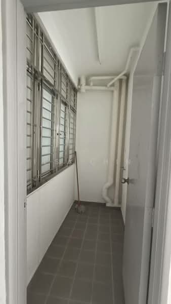 Kondominium untuk Dijual di Scott Towers @ Larkin JB - Ilsa Chin - Corridor - PropertyGuru.com.my