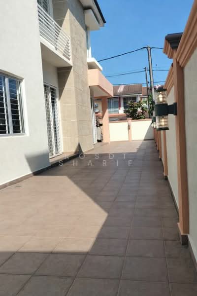 Rumah Berkembar untuk Dijual di Bandar Country Homes (Rawang) - Rosdi Sharif - Exterior - PropertyGuru.com.my