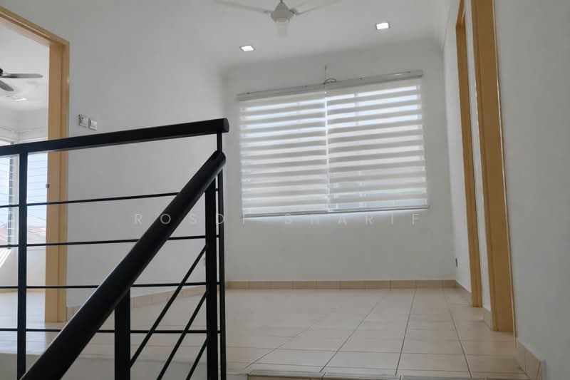 Rumah Berkembar untuk Dijual di Bandar Country Homes (Rawang) - Rosdi Sharif - Interior - PropertyGuru.com.my