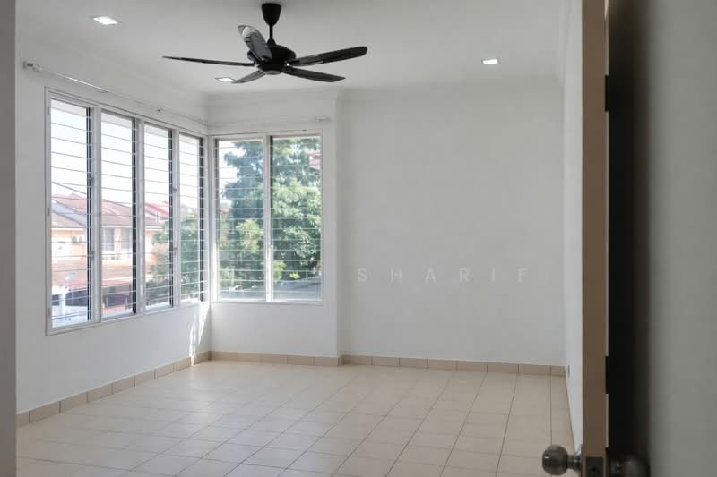 Rumah Berkembar untuk Dijual di Bandar Country Homes (Rawang) - Rosdi Sharif - Interior - PropertyGuru.com.my