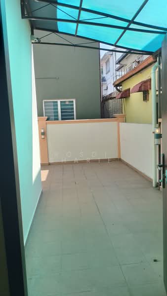 Rumah Berkembar untuk Dijual di Bandar Country Homes (Rawang) - Rosdi Sharif - Exterior - PropertyGuru.com.my