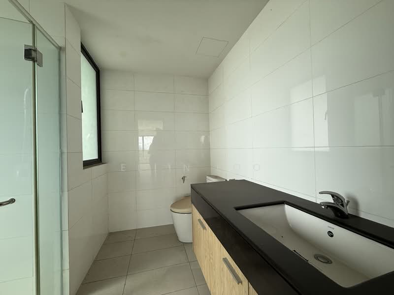 Pangsapuri untuk Dijual di Ponderosa Lakeside Apartment - Eliin Loo Loo - Bathroom - PropertyGuru.com.my