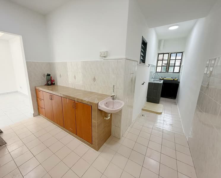 Townhouse for Sale in Bandar Seri Alam (Masai) - Ilsa Chin - Kitchen - PropertyGuru.com.my