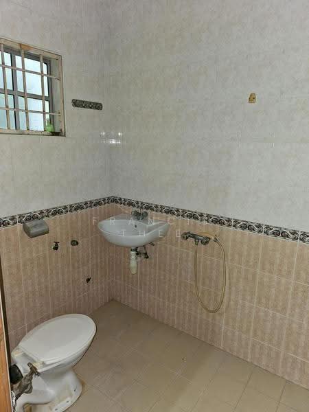 3-storey Terraced House for Sale in Batu 9 (Cheras) - Francis Thee - Bathroom - PropertyGuru.com.my