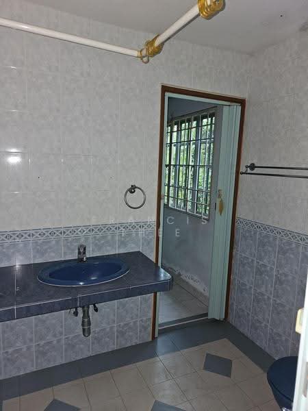 3-storey Terraced House for Sale in Batu 9 (Cheras) - Francis Thee - Bathroom - PropertyGuru.com.my