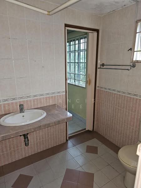 3-storey Terraced House for Sale in Batu 9 (Cheras) - Francis Thee - PropertyGuru.com.my
