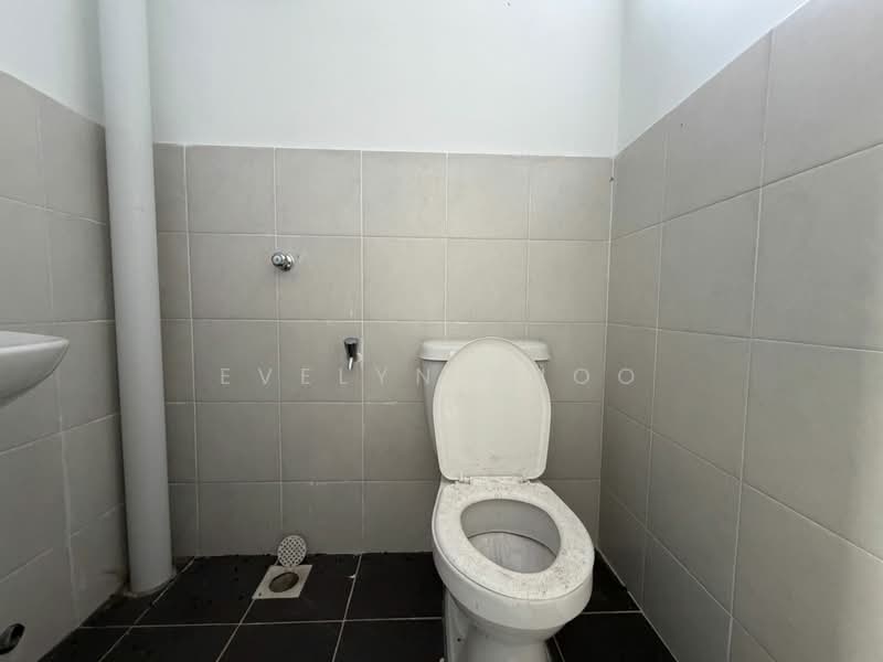 2.5-storey Terraced House for Sale in Taman Kundang Jaya (Rawang) - Evelyn Khoo - Bathroom - PropertyGuru.com.my