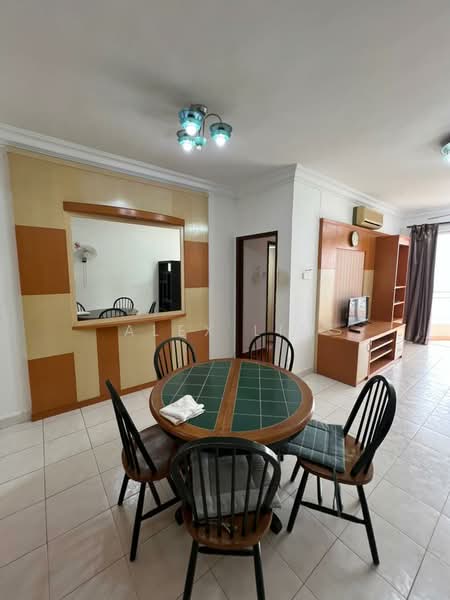 Kondominium untuk Disewa di Gurney Park Condominium - Alex Lim - Dining Room - PropertyGuru.com.my