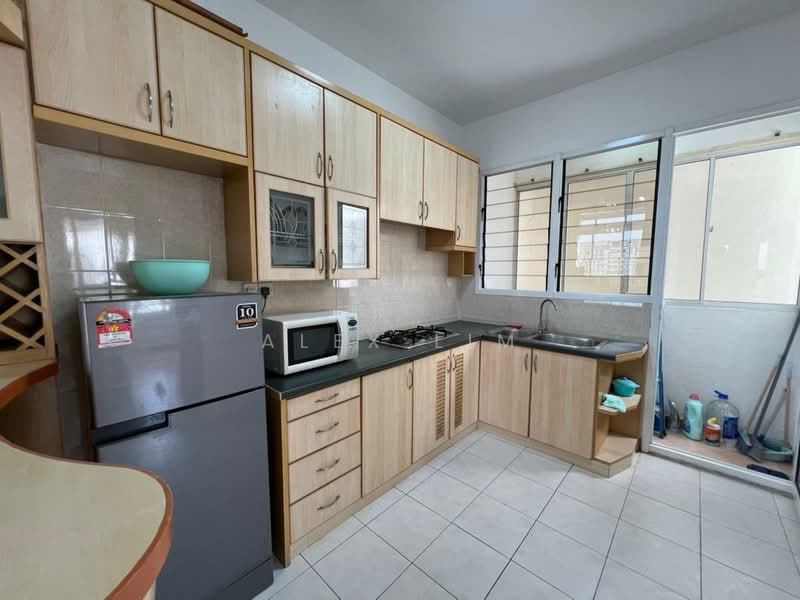 Kondominium untuk Disewa di Gurney Park Condominium - Alex Lim - Kitchen - PropertyGuru.com.my