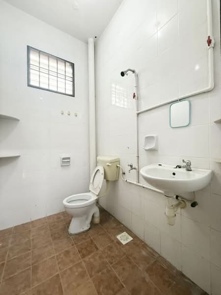 Rumah Teres 1 Tingkat untuk Dijual di Taman JP Perdana (Johor Bahru) - Evon Yap - Bathroom - PropertyGuru.com.my